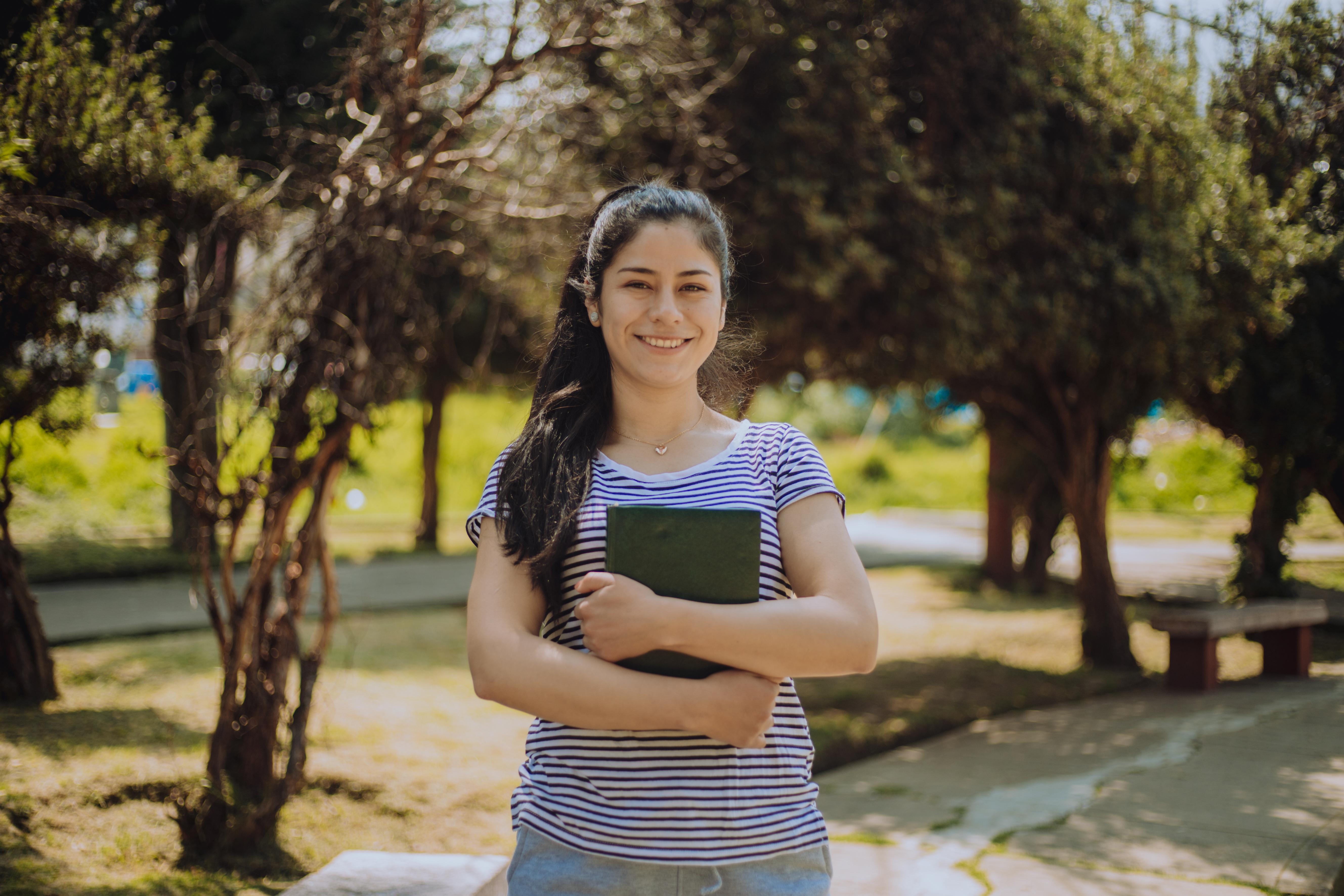 Jeune apprentie à l'université